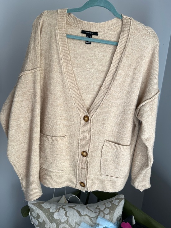 Forever 21 Sweaters - Forever 21 Beige V-Neck Button Pocket Cardigan Size Large GUC